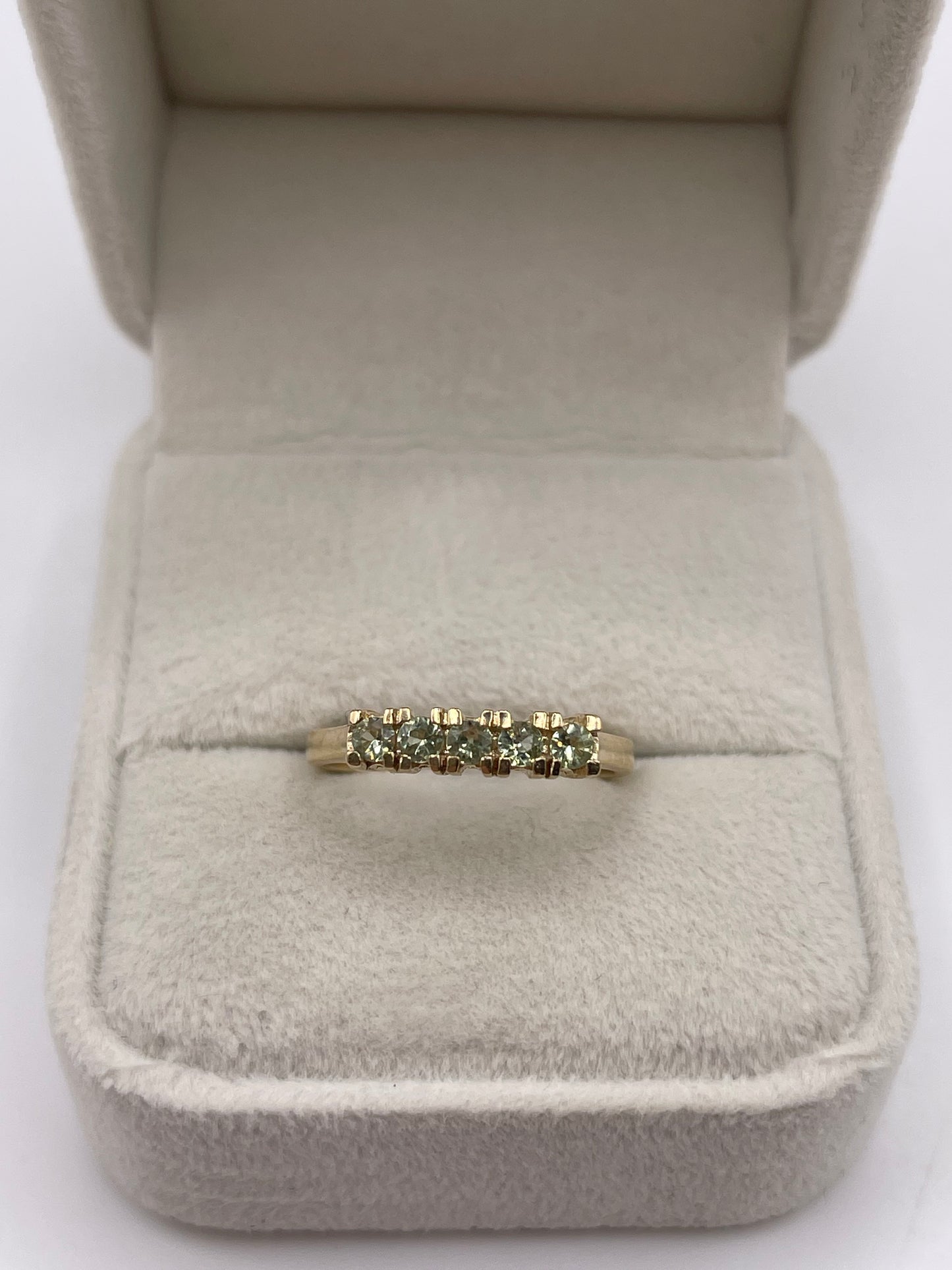 9ct gold quartz ring