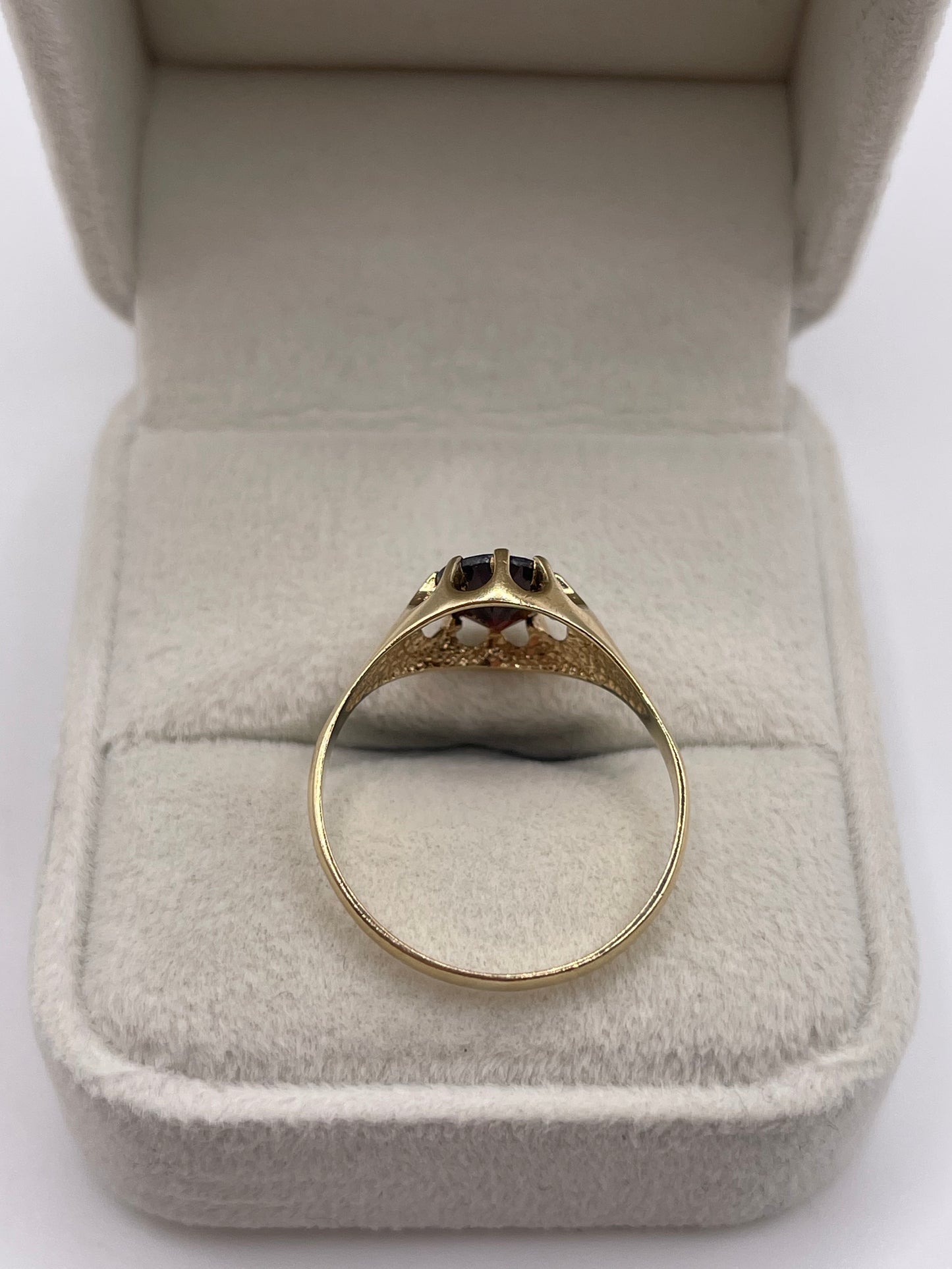 9ct gold garnet gypsy ring