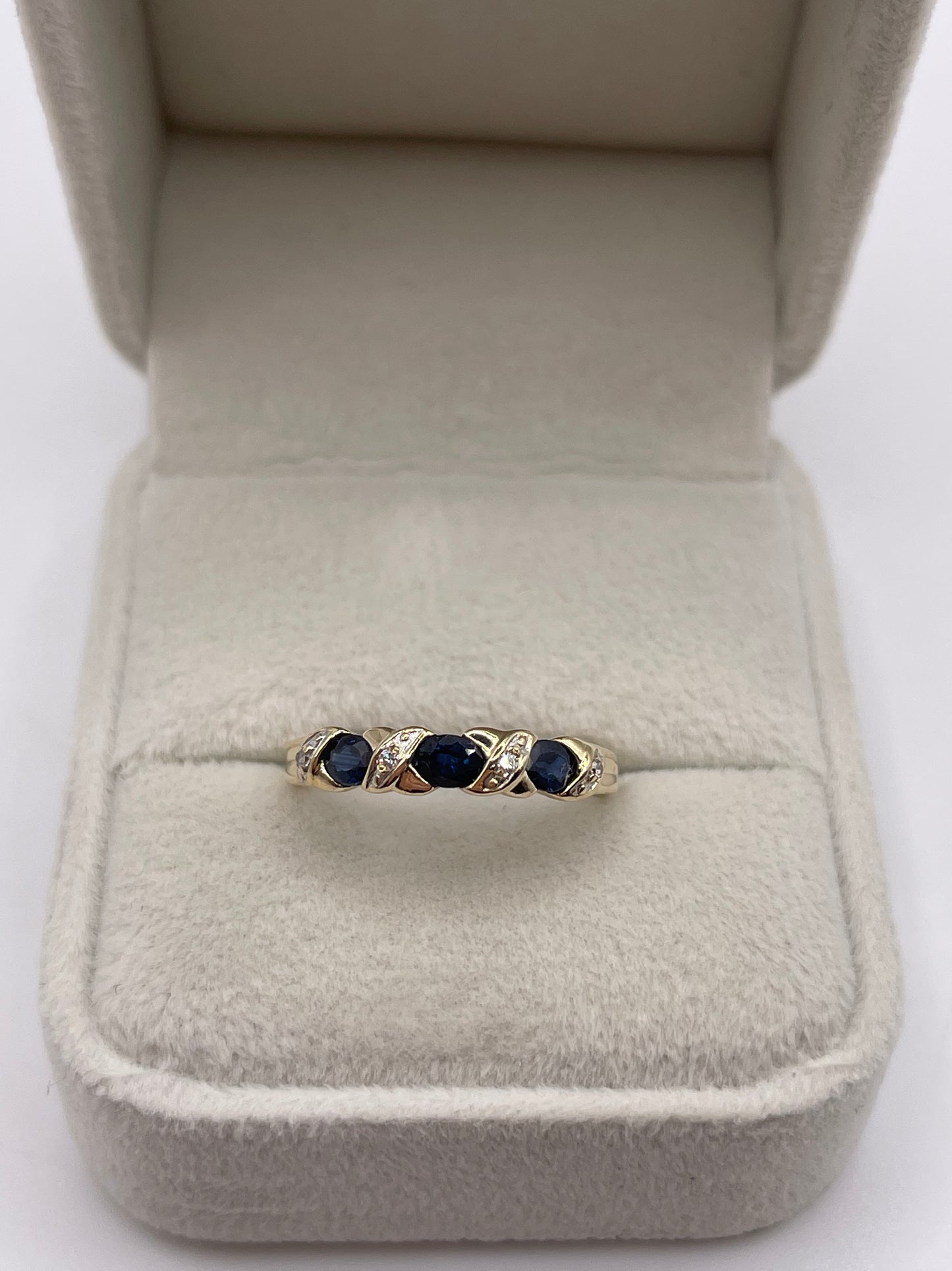 9ct gold sapphire and diamond ring
