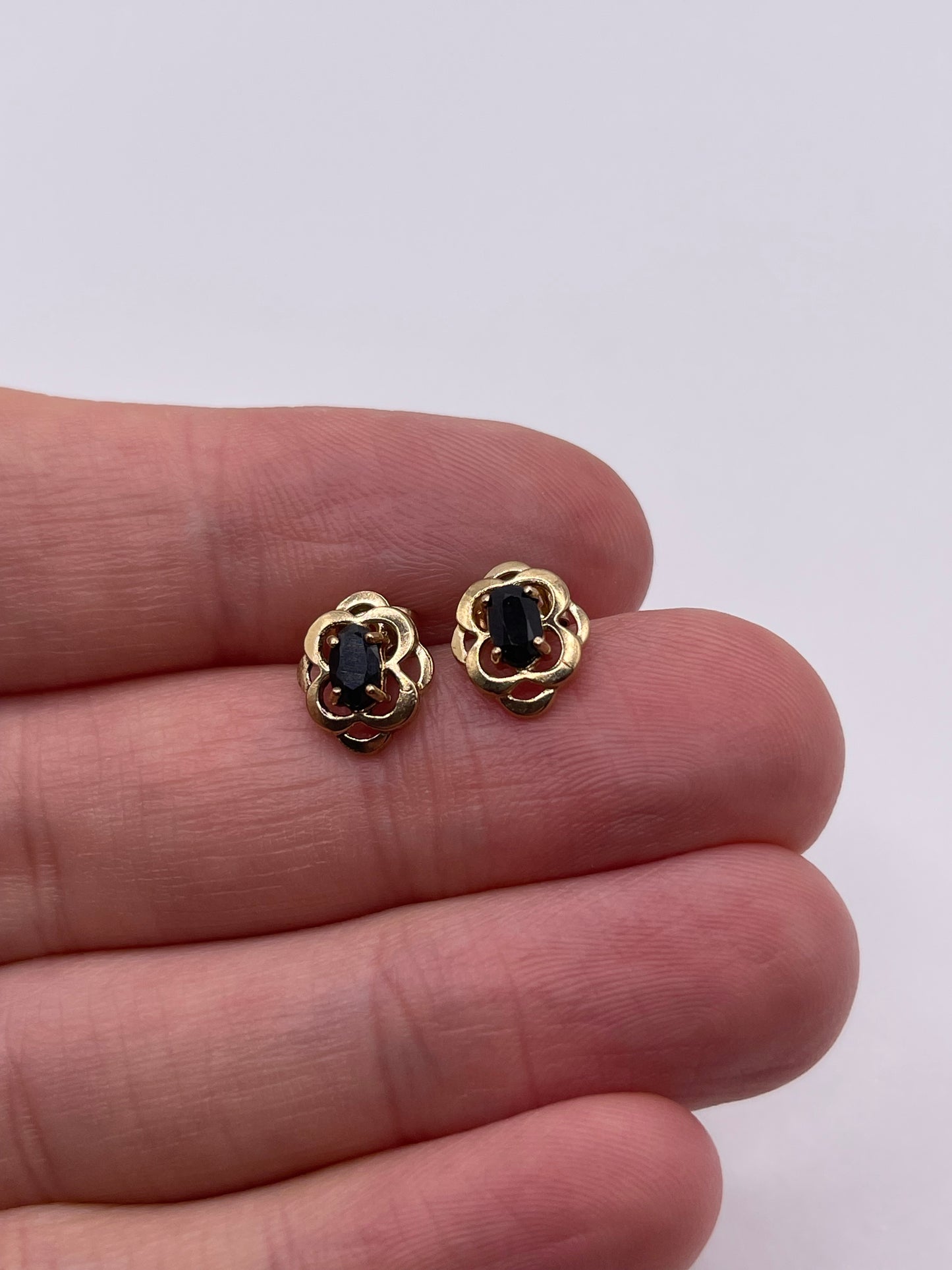 9ct gold sapphire earrings
