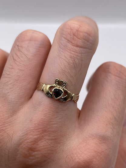 9ct gold garnet claddagh ring