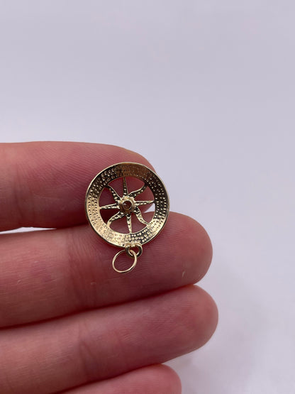 9ct gold peridot star sign pendant