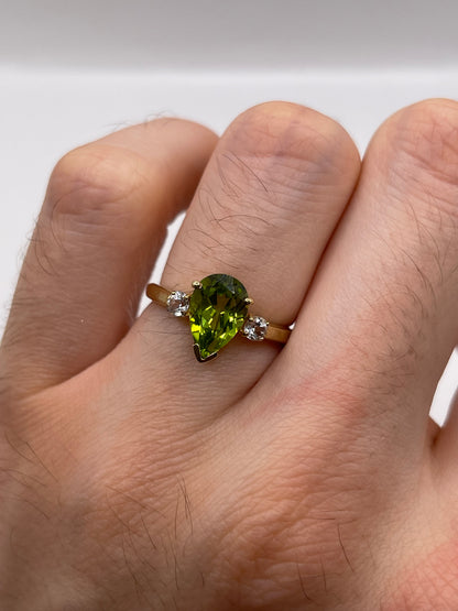 9ct gold peridot and zircon ring