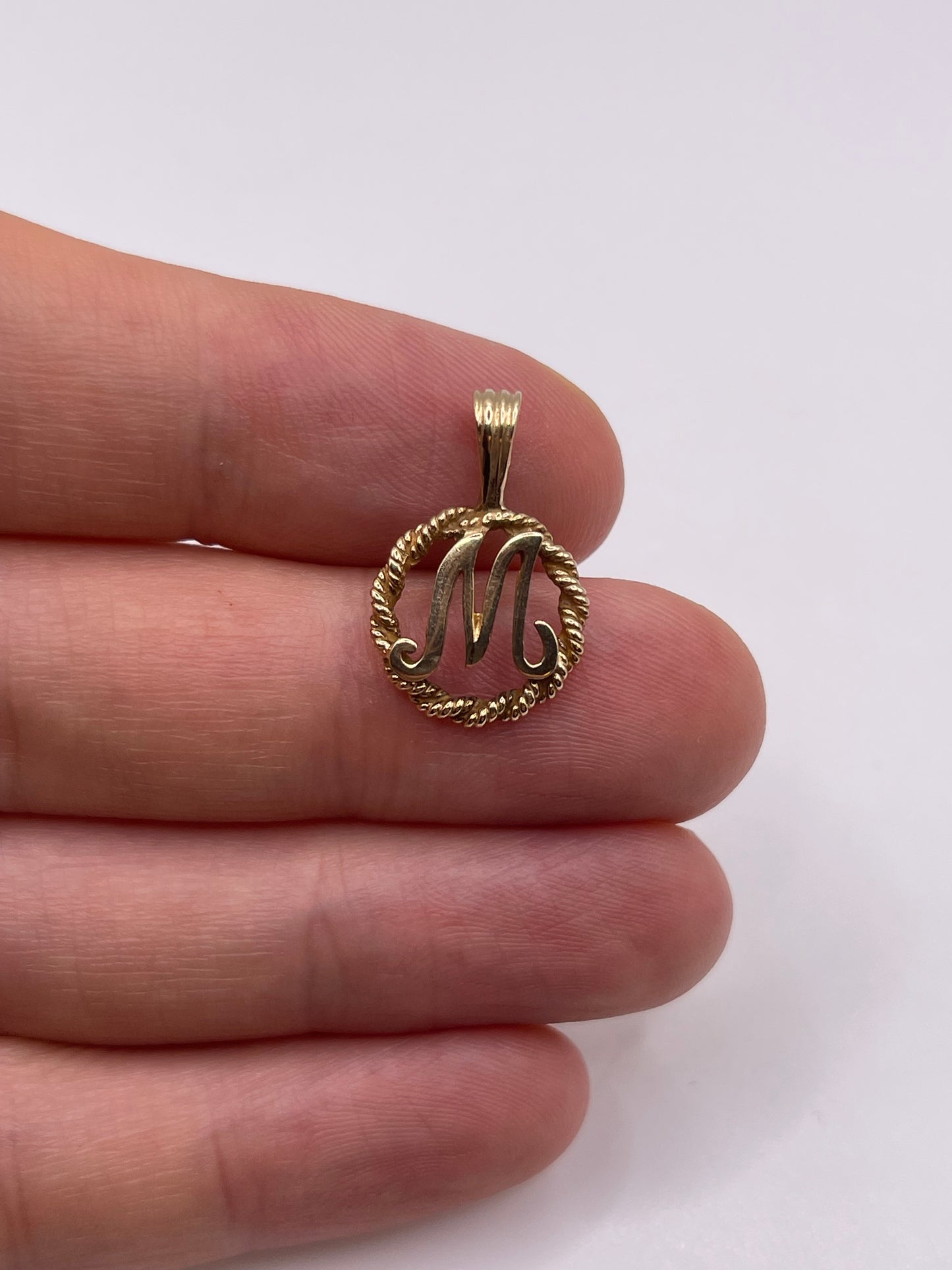 9ct gold initial M pendant