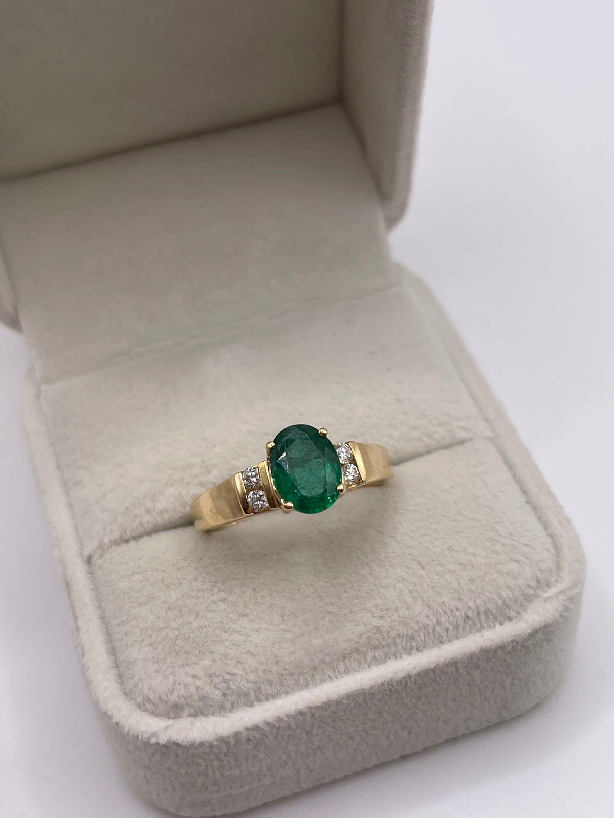 18ct gold emerald and diamond ring