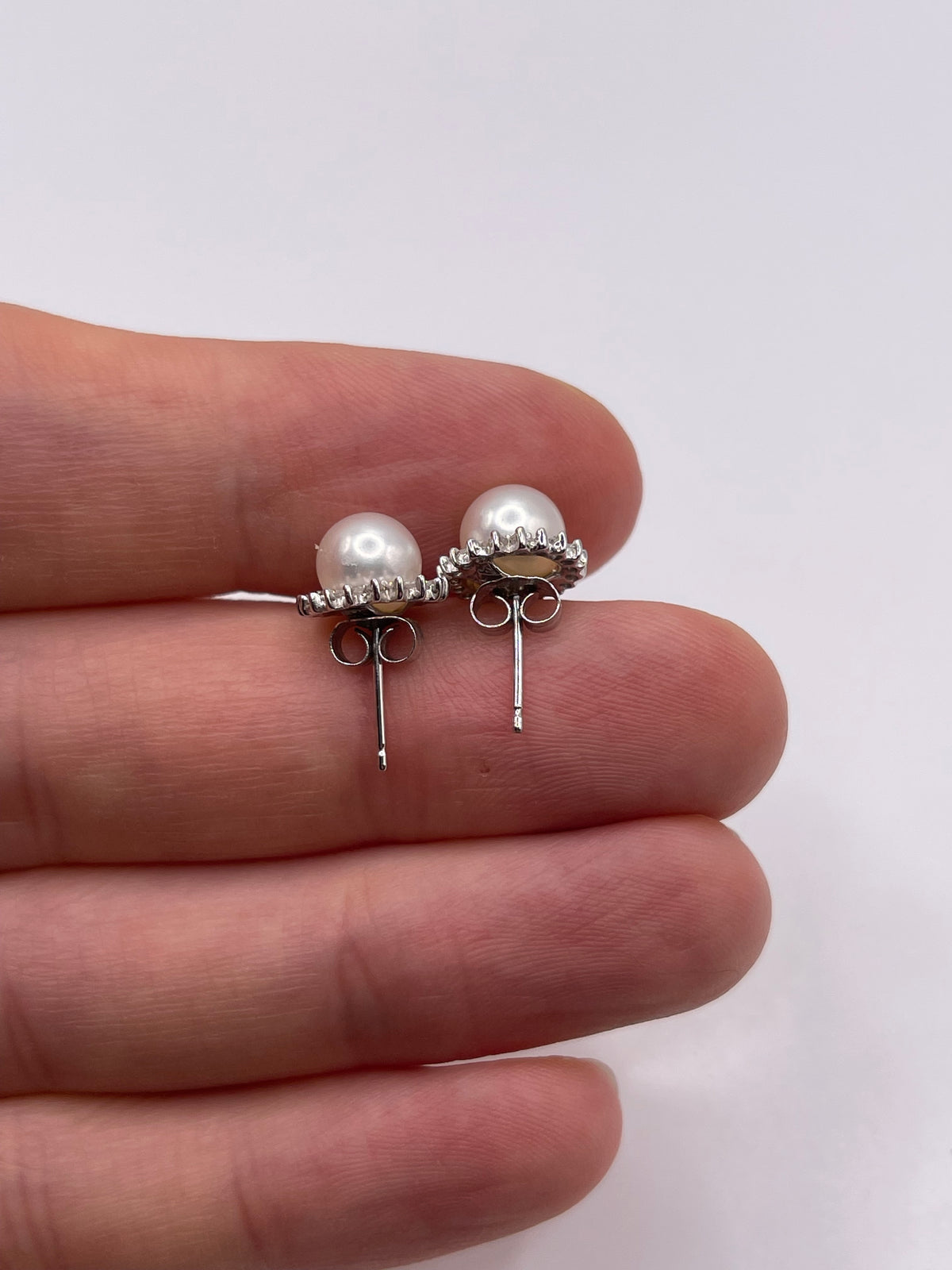 9ct white gold pearl and diamond earrings
