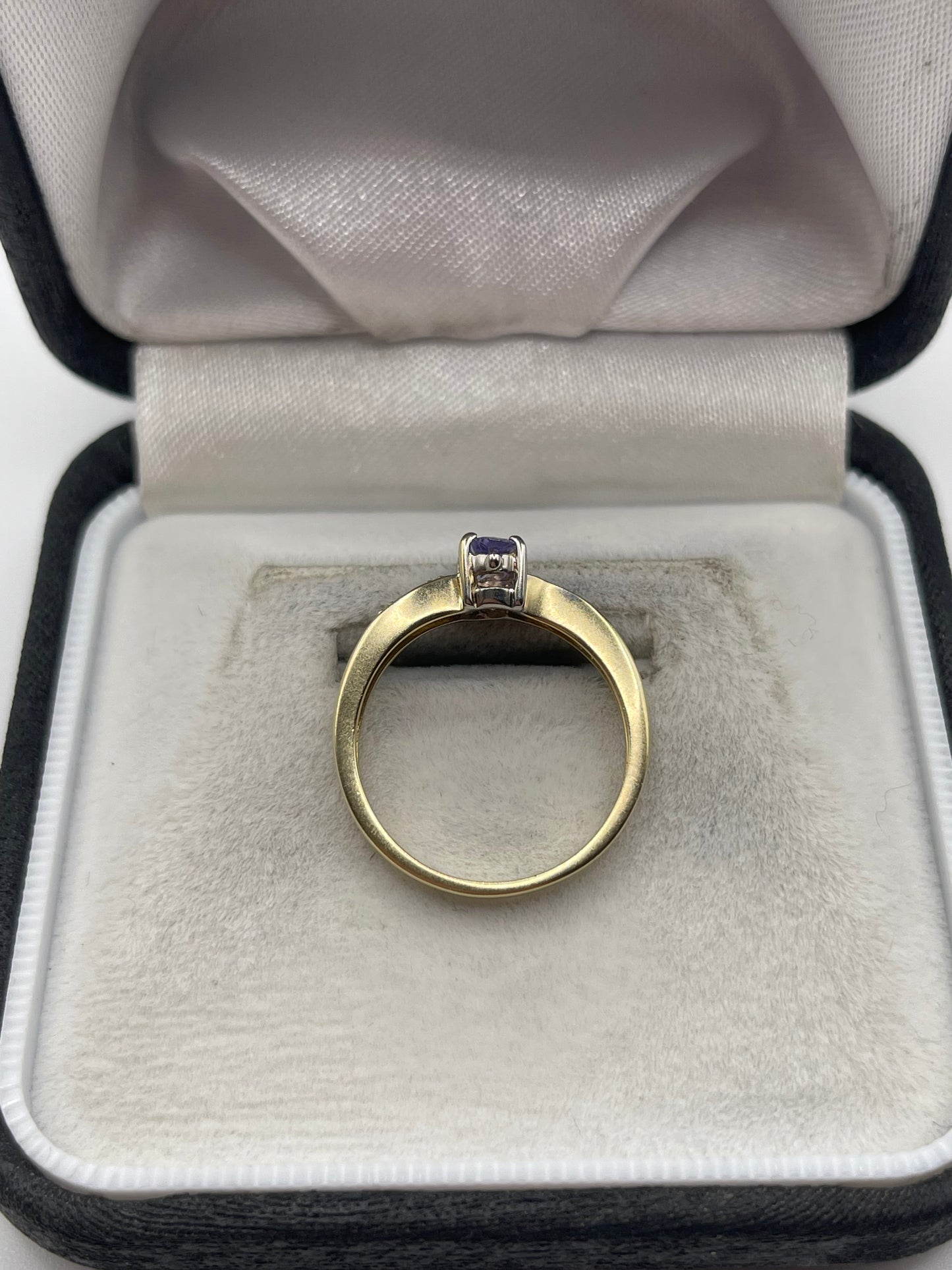 9ct gold tanzanite and diamond ring