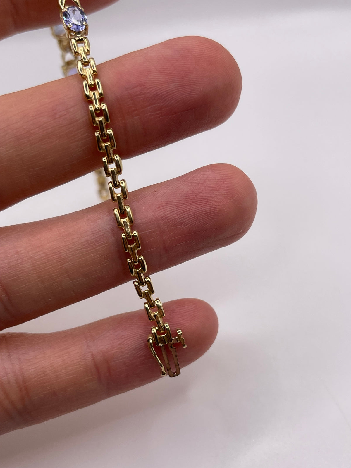14ct gold tanzanite and diamond bracelet