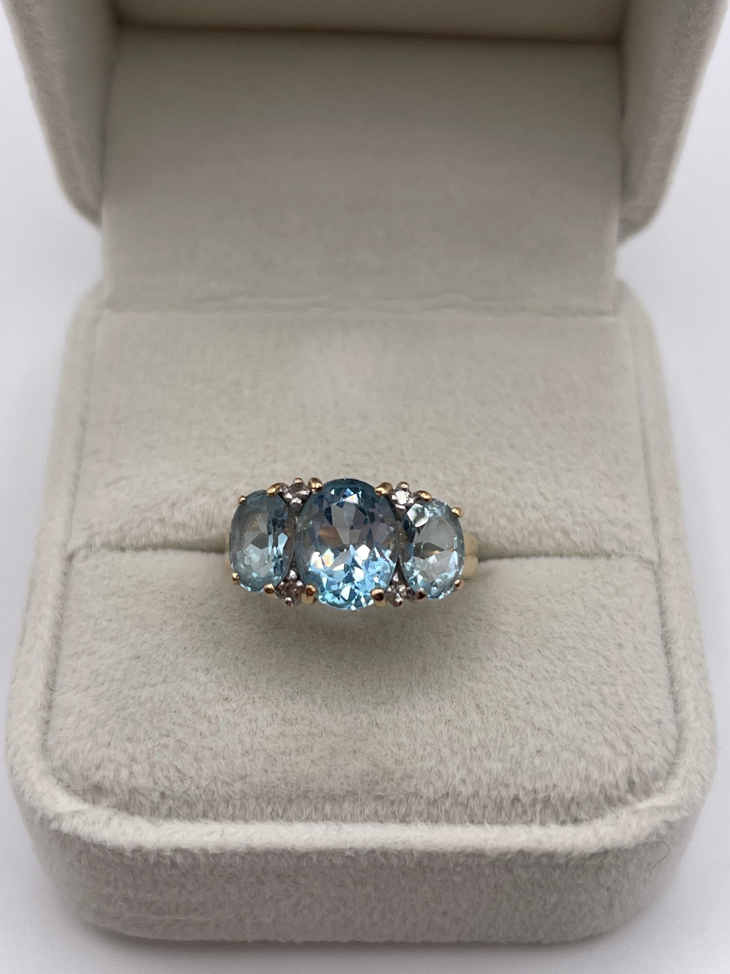9ct gold topaz and diamond ring