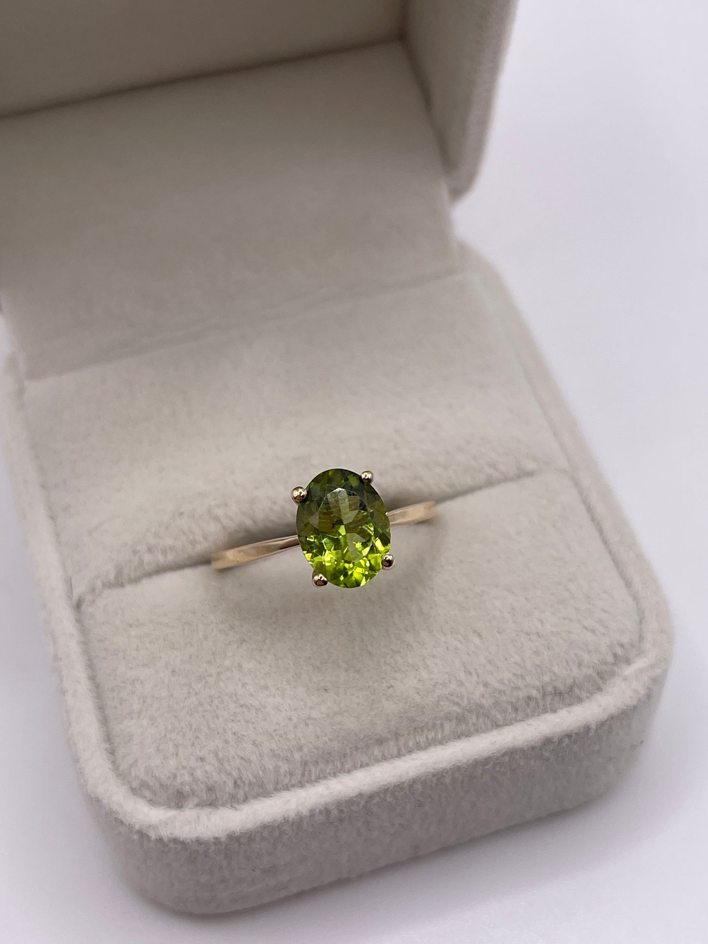 9ct gold peridot ring