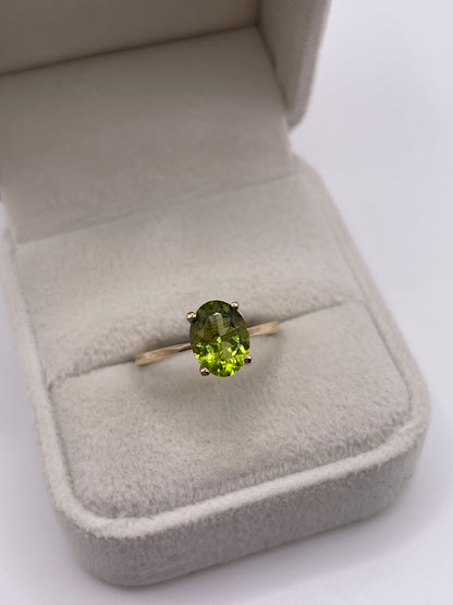 9ct gold peridot ring
