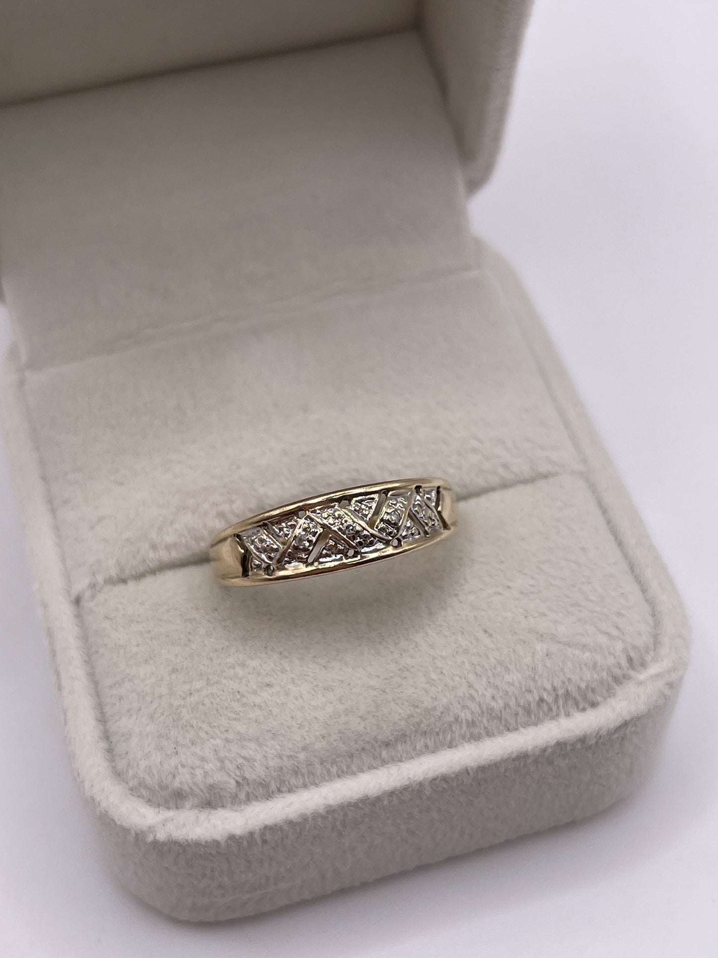 9ct gold diamond ring