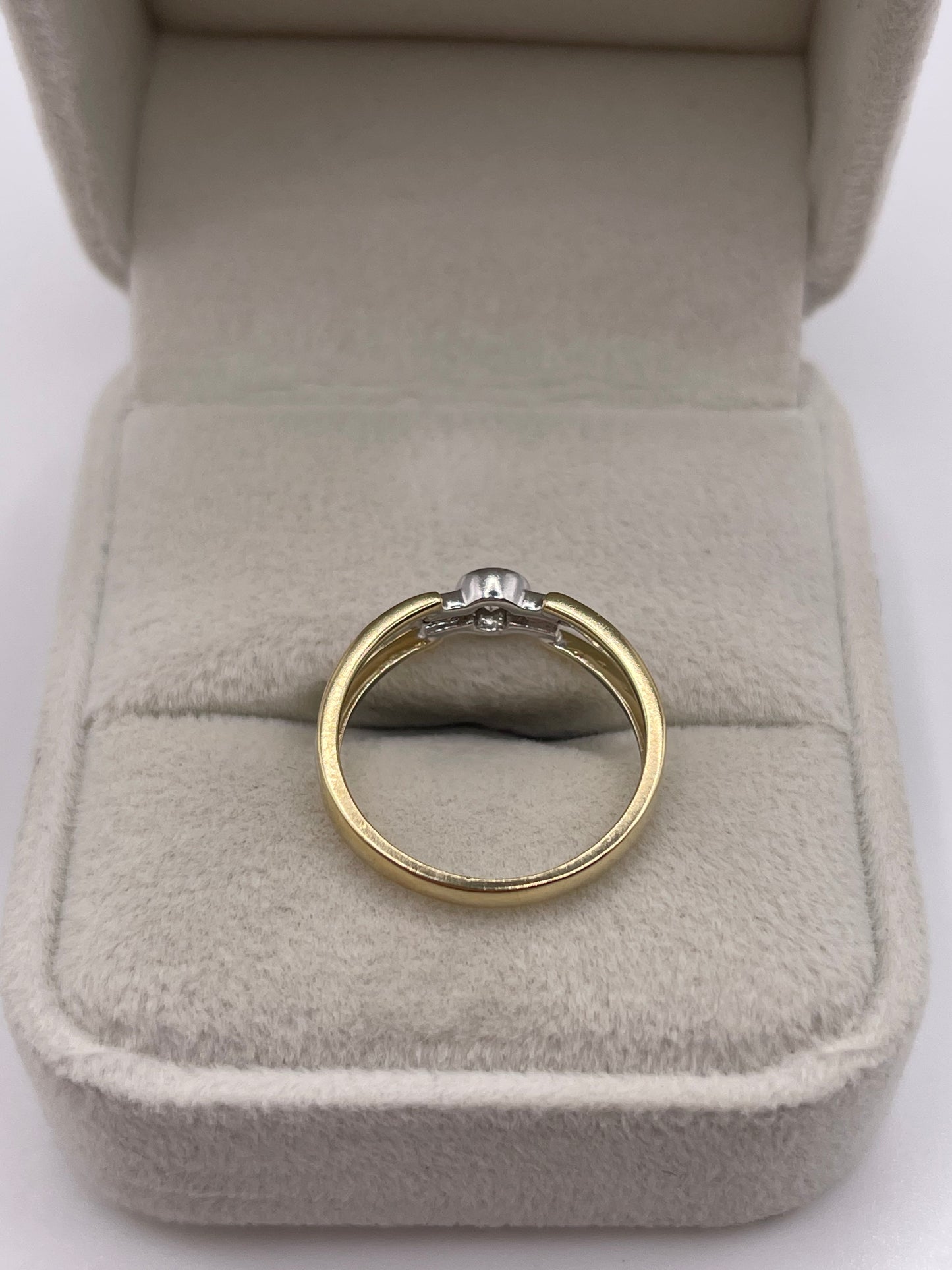 9ct two tone gold diamond ring