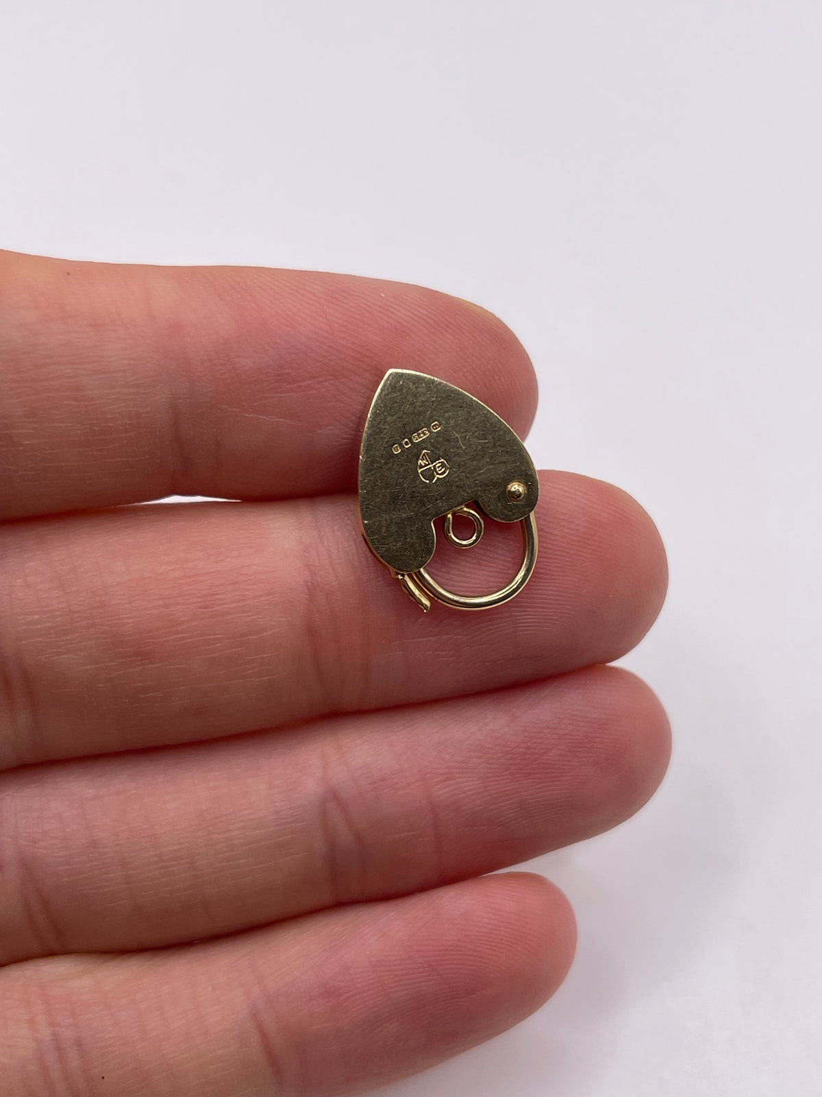 9ct gold padlock 1