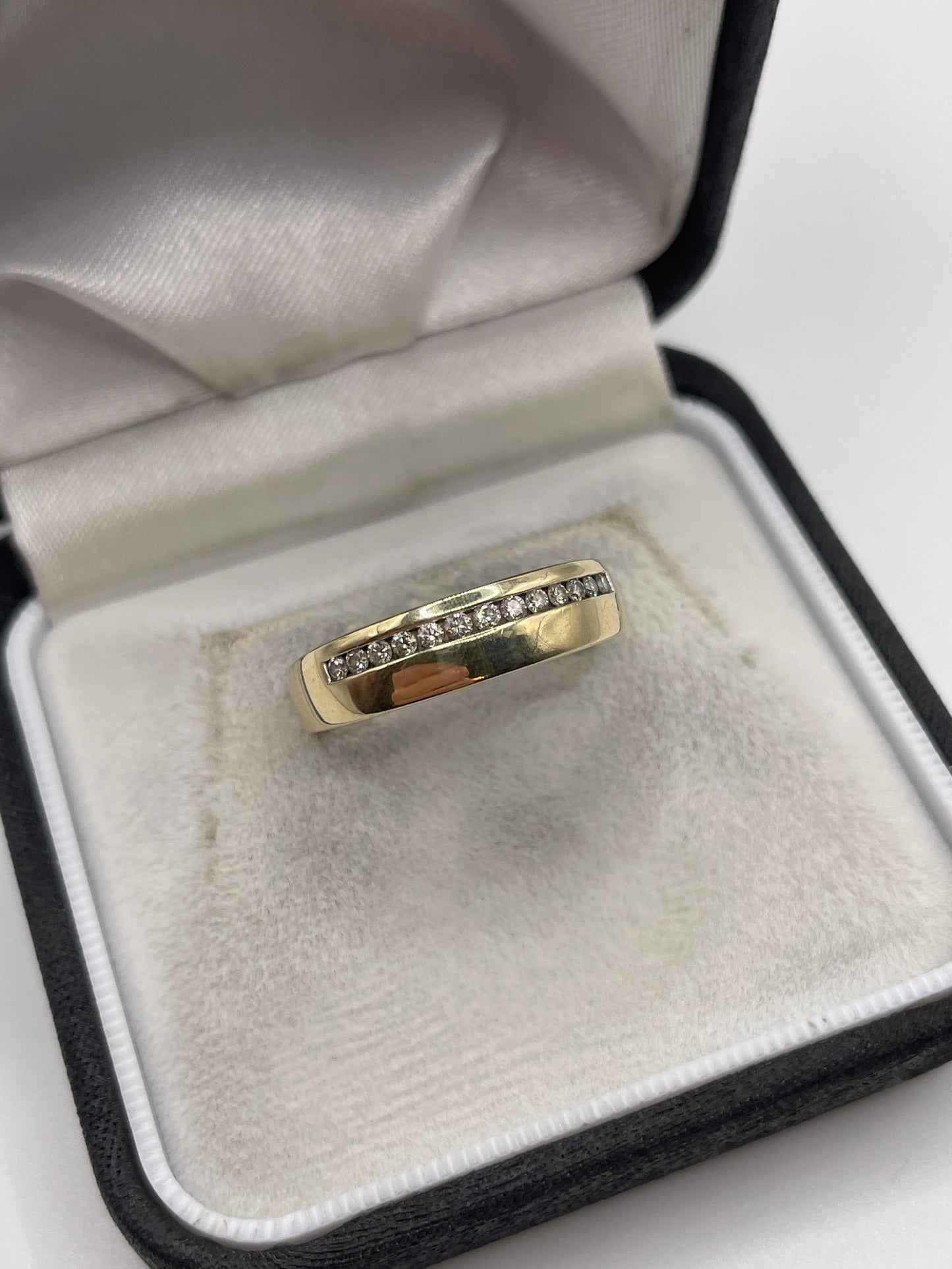 9ct gold diamond ring