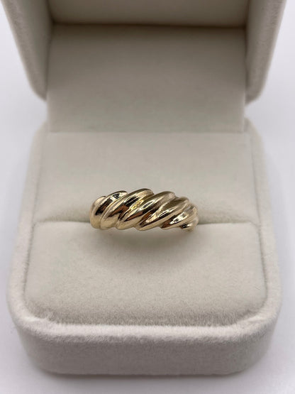 9ct gold croissant ring
