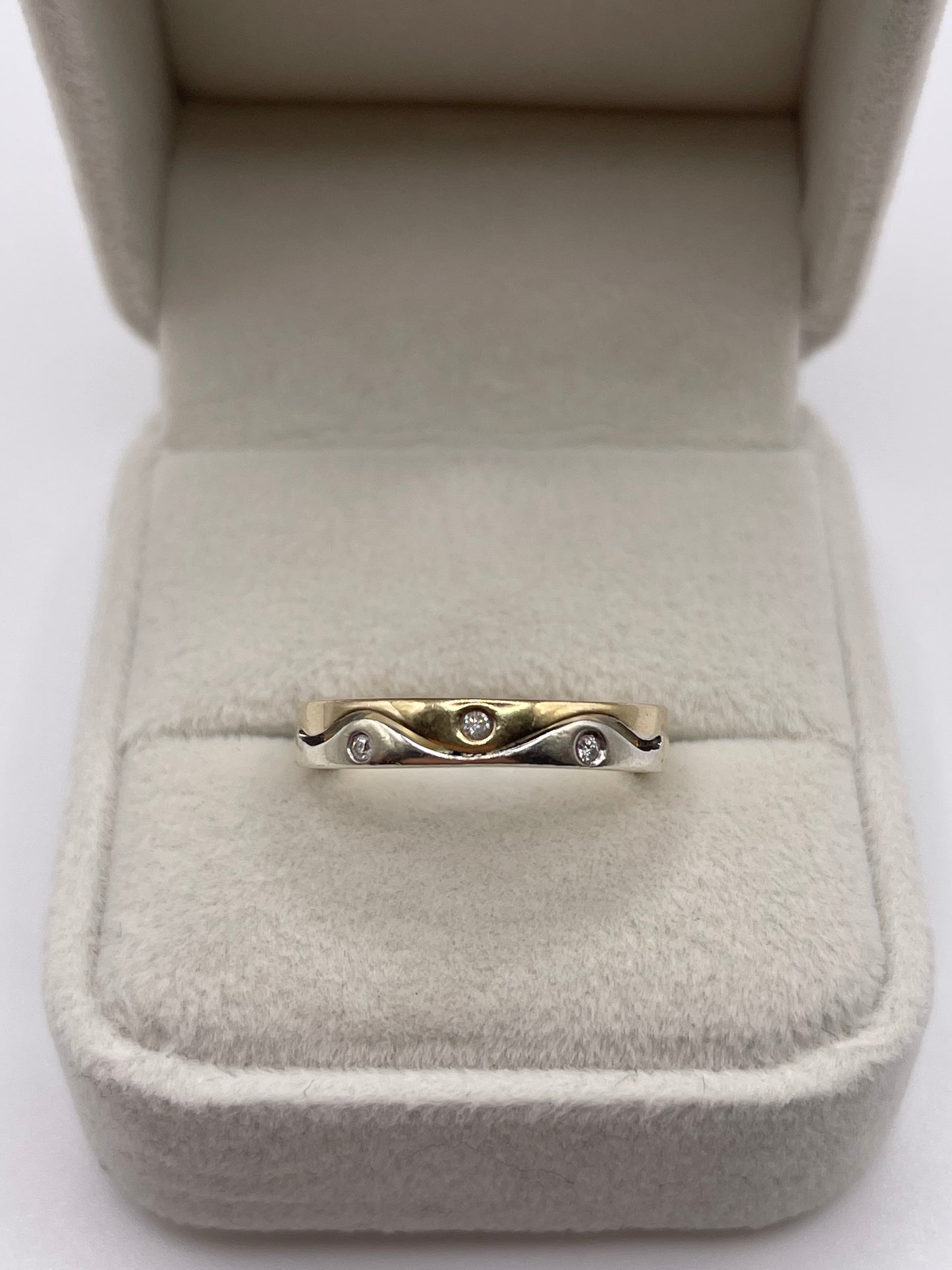 9ct two tone gold diamond ring