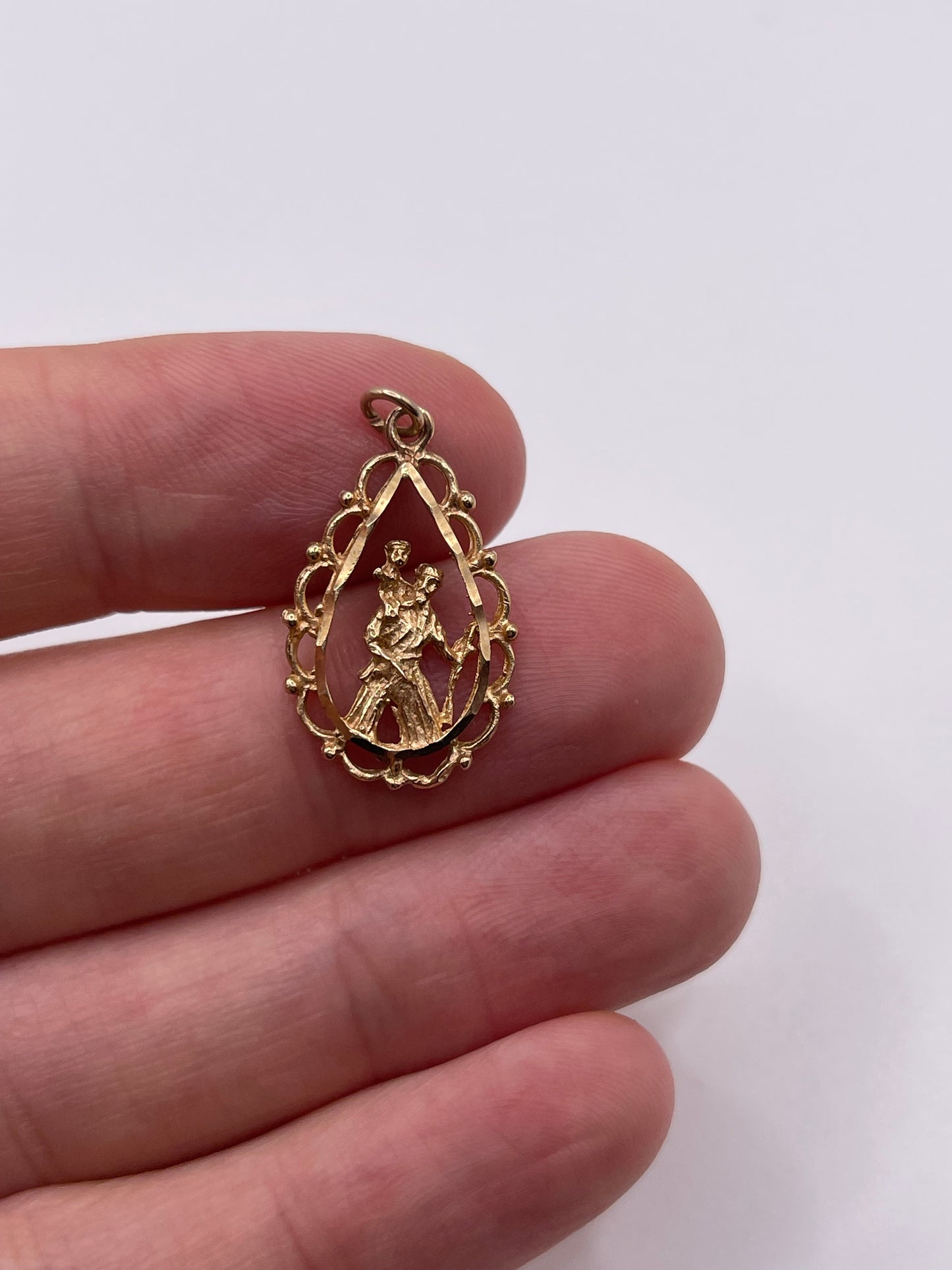 9ct gold st Christopher pendant