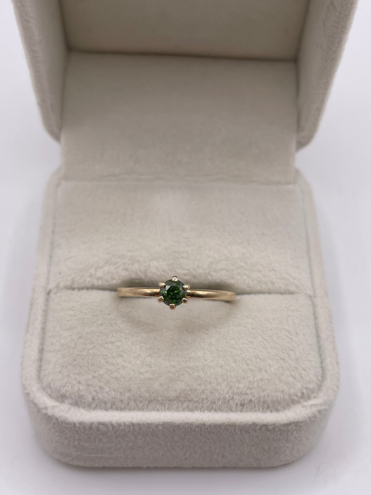 9ct gold green diamond ring