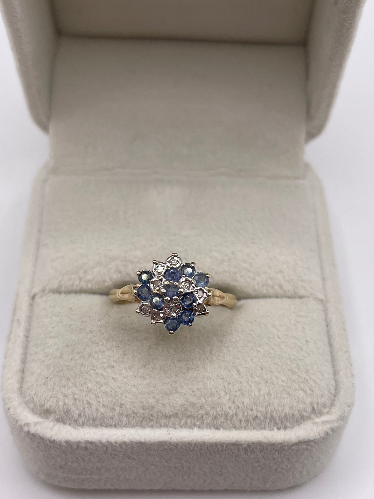 9ct gold sapphire and diamond cluster ring