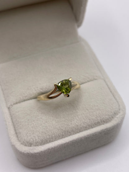 9ct gold quartz ring