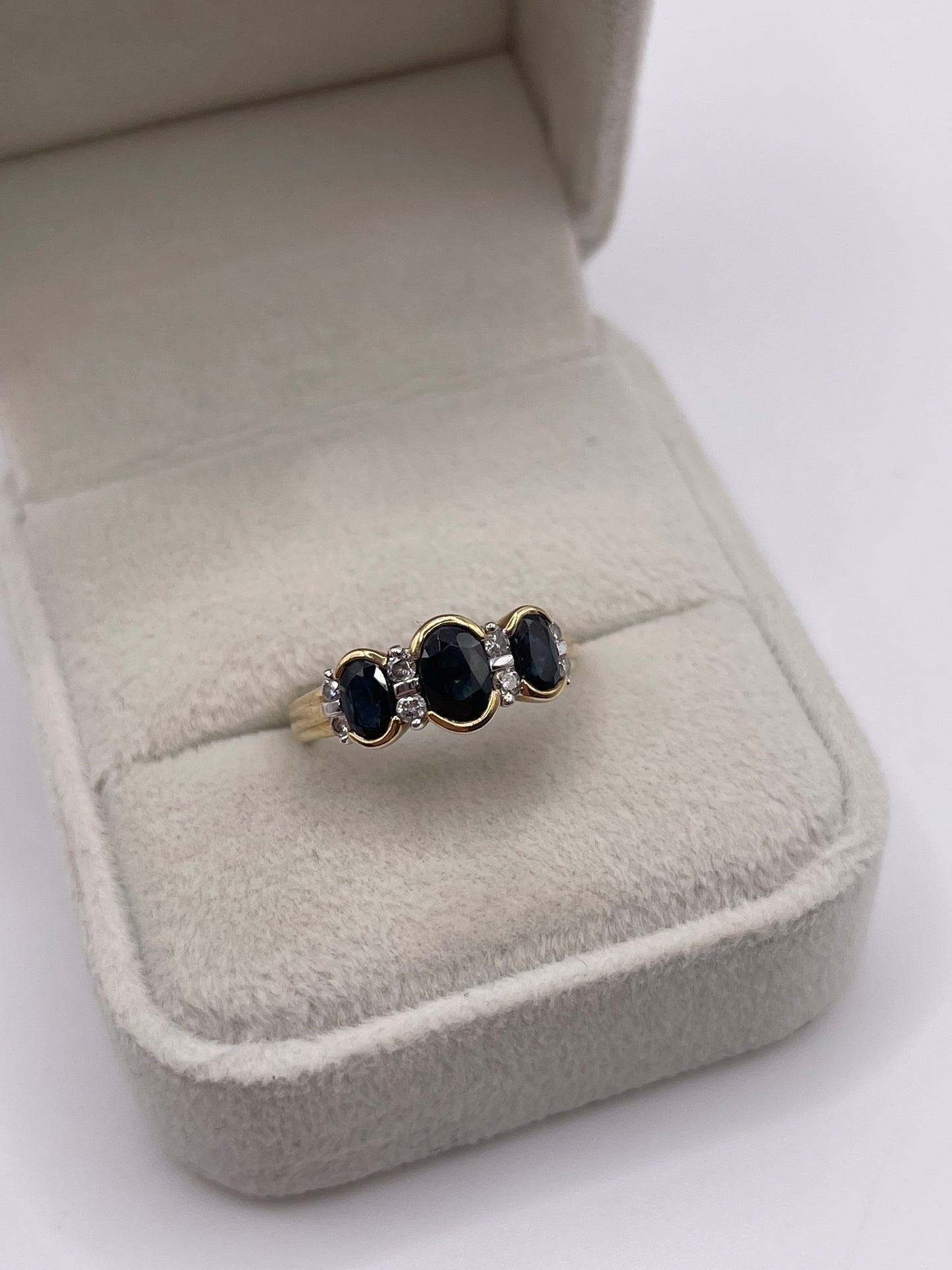 9ct gold sapphire and diamond ring