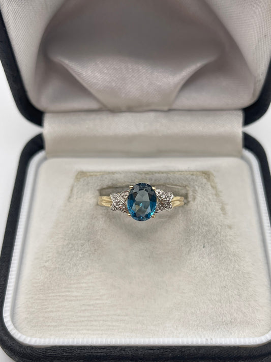 9ct gold topaz and diamond ring