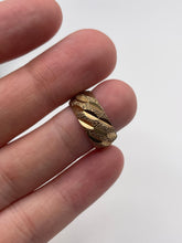 Load image into Gallery viewer, 9ct gold patterned band
