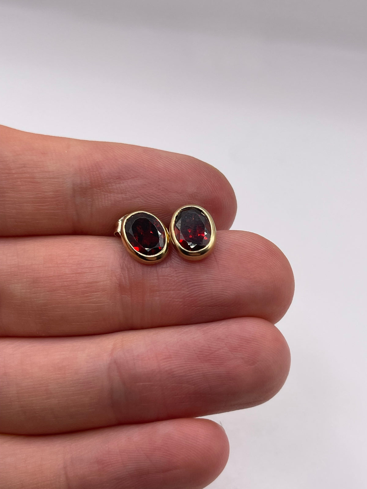 9ct gold garnet earrings