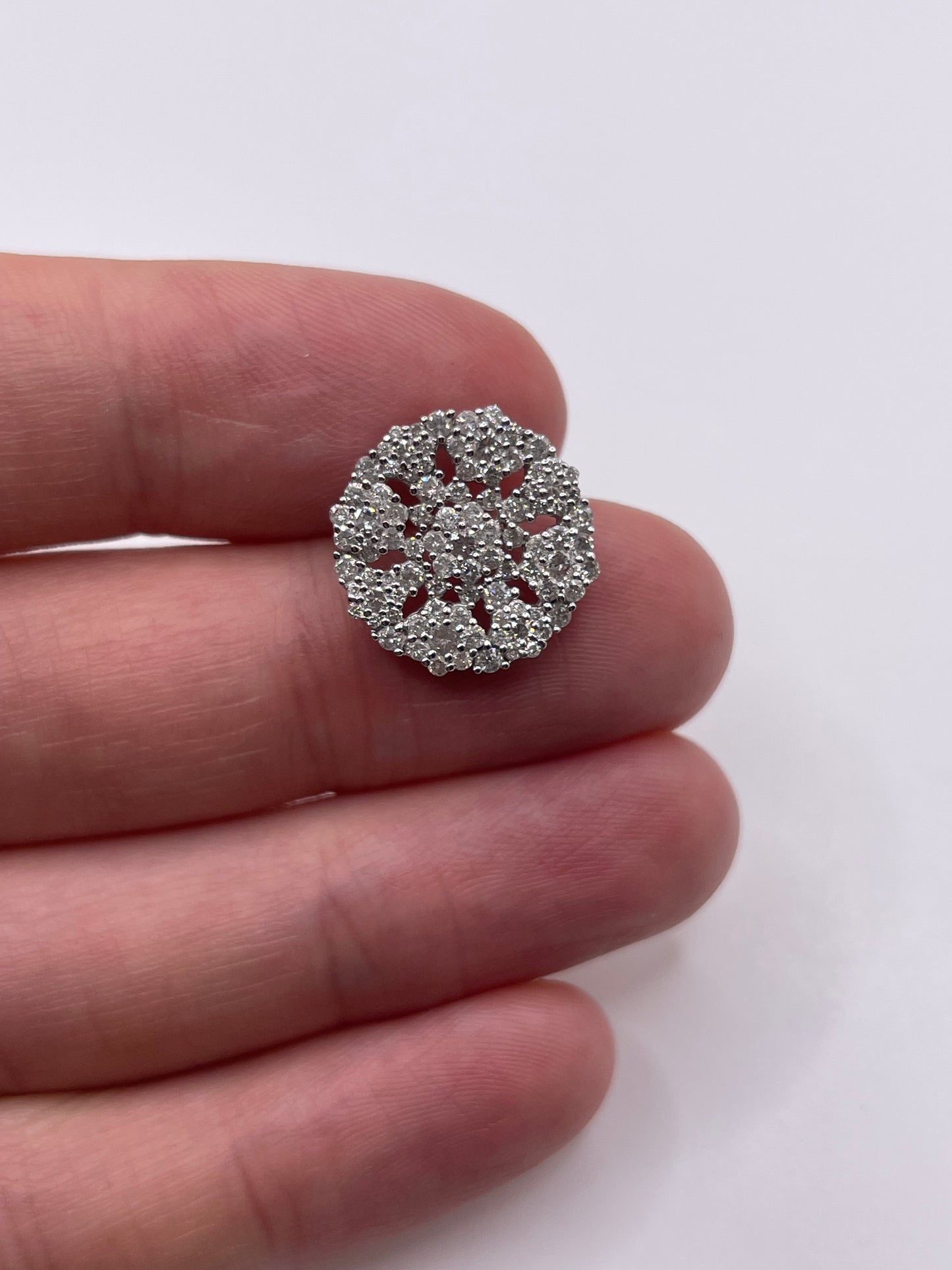9ct white gold diamond cluster pendant