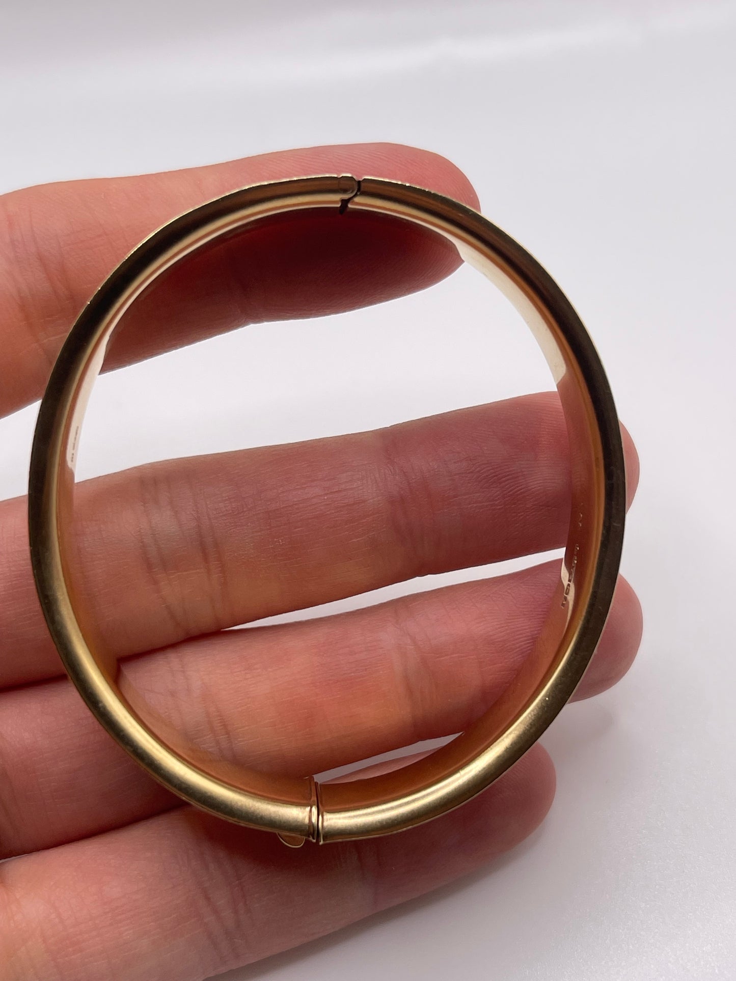 9ct gold bangle