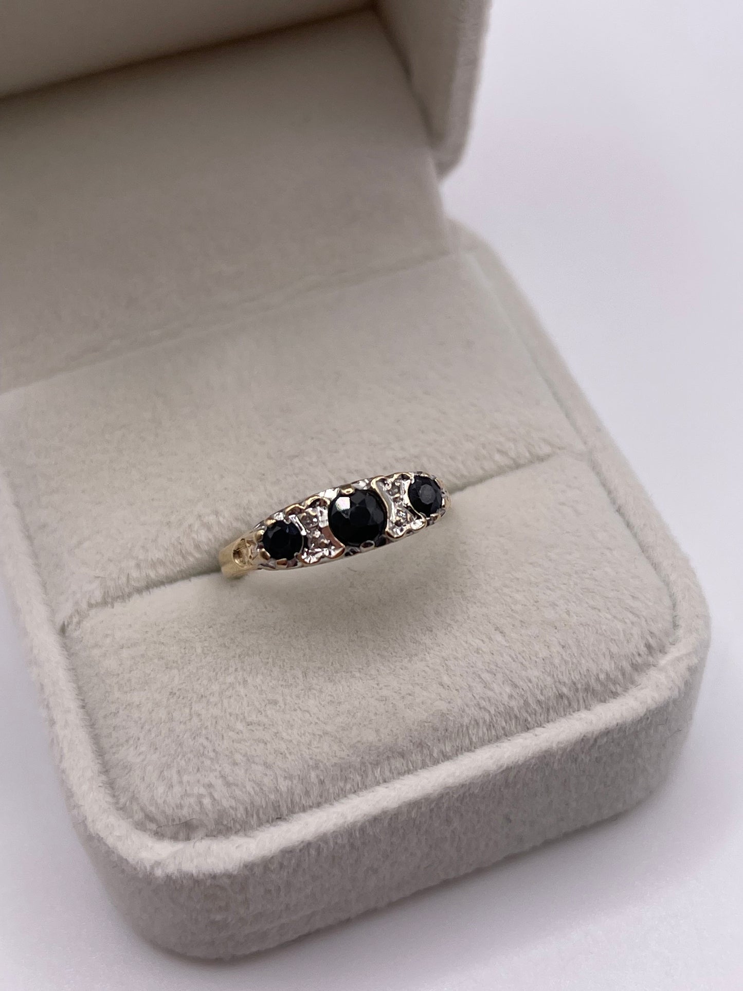9ct gold sapphire and diamond ring