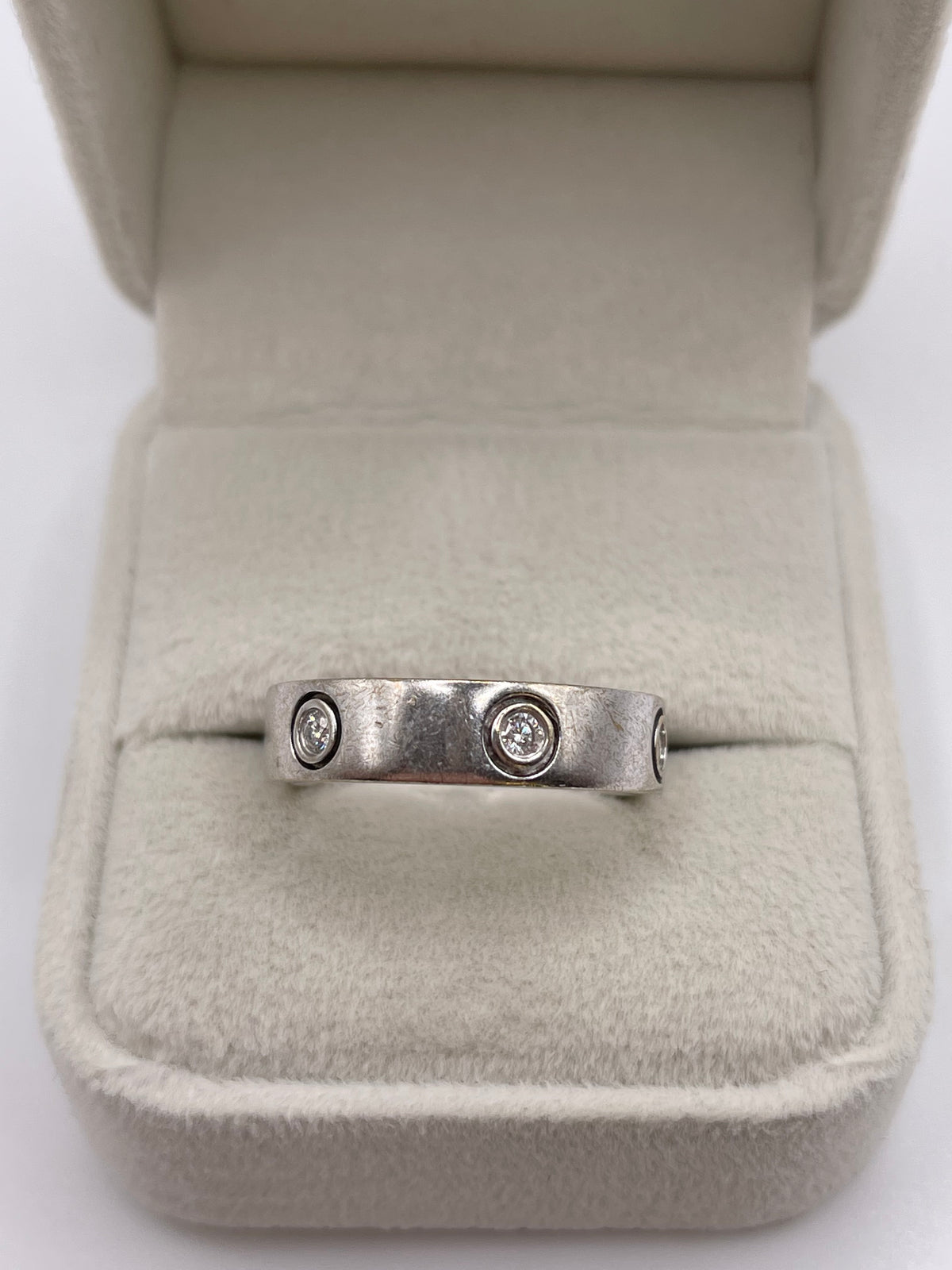 9ct white gold diamond ring