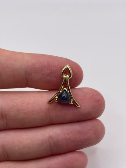 9ct gold cabochon sapphire pendant