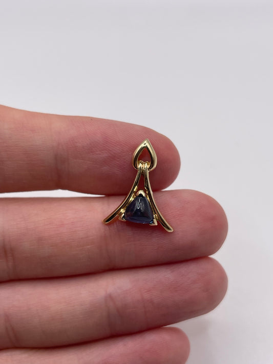 9ct gold cabochon sapphire pendant
