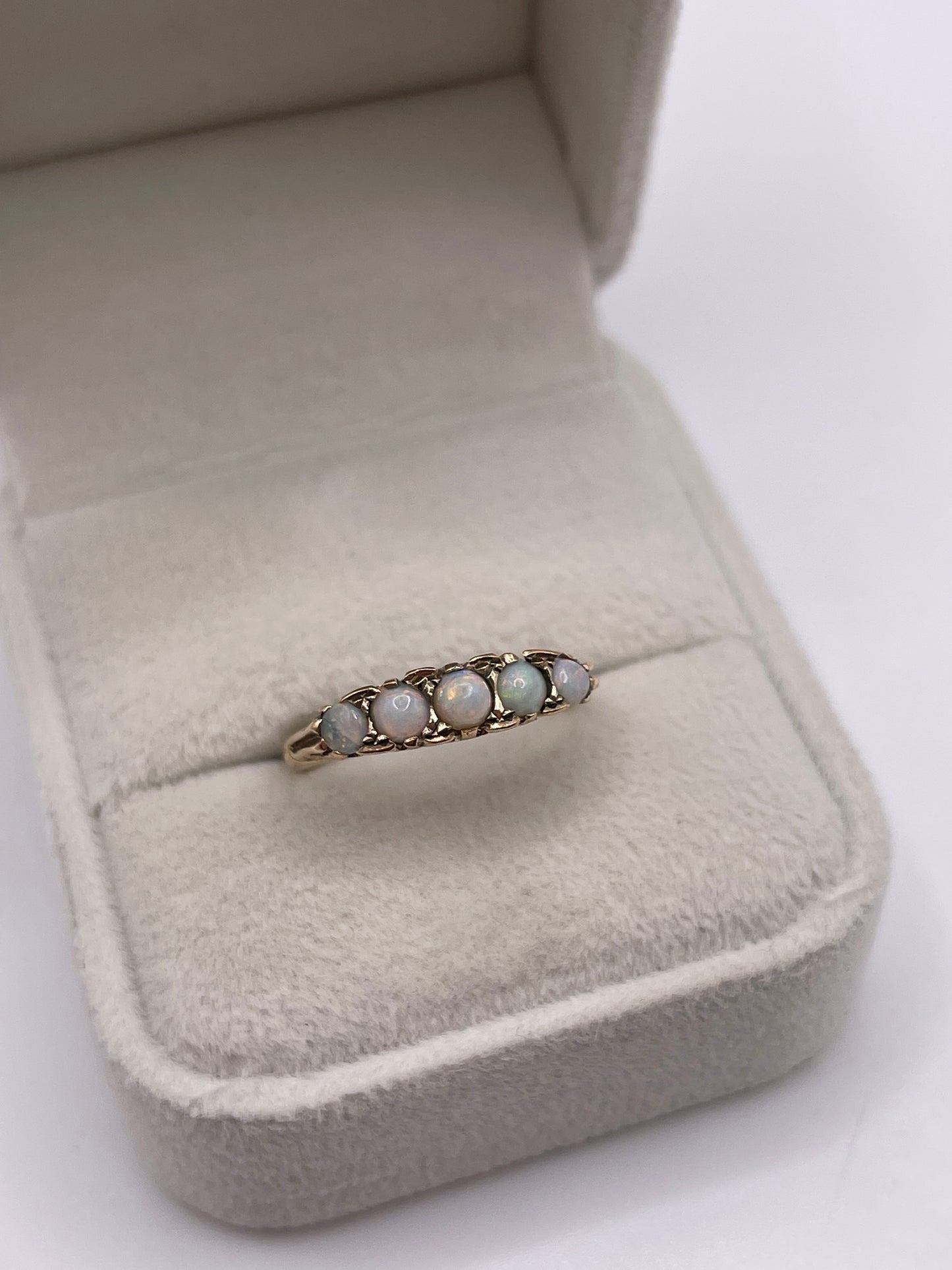 9ct gold opal ring