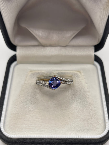 9ct gold tanzanite and diamond ring