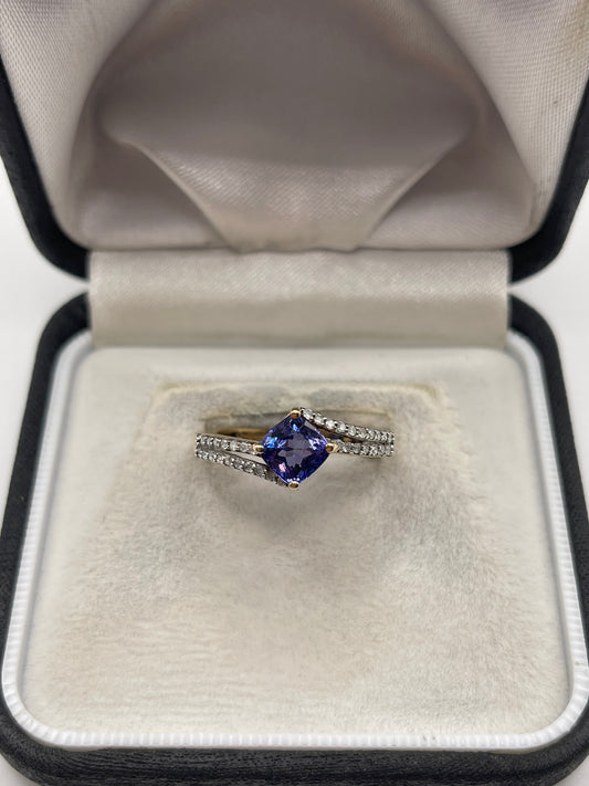 9ct gold tanzanite and diamond ring