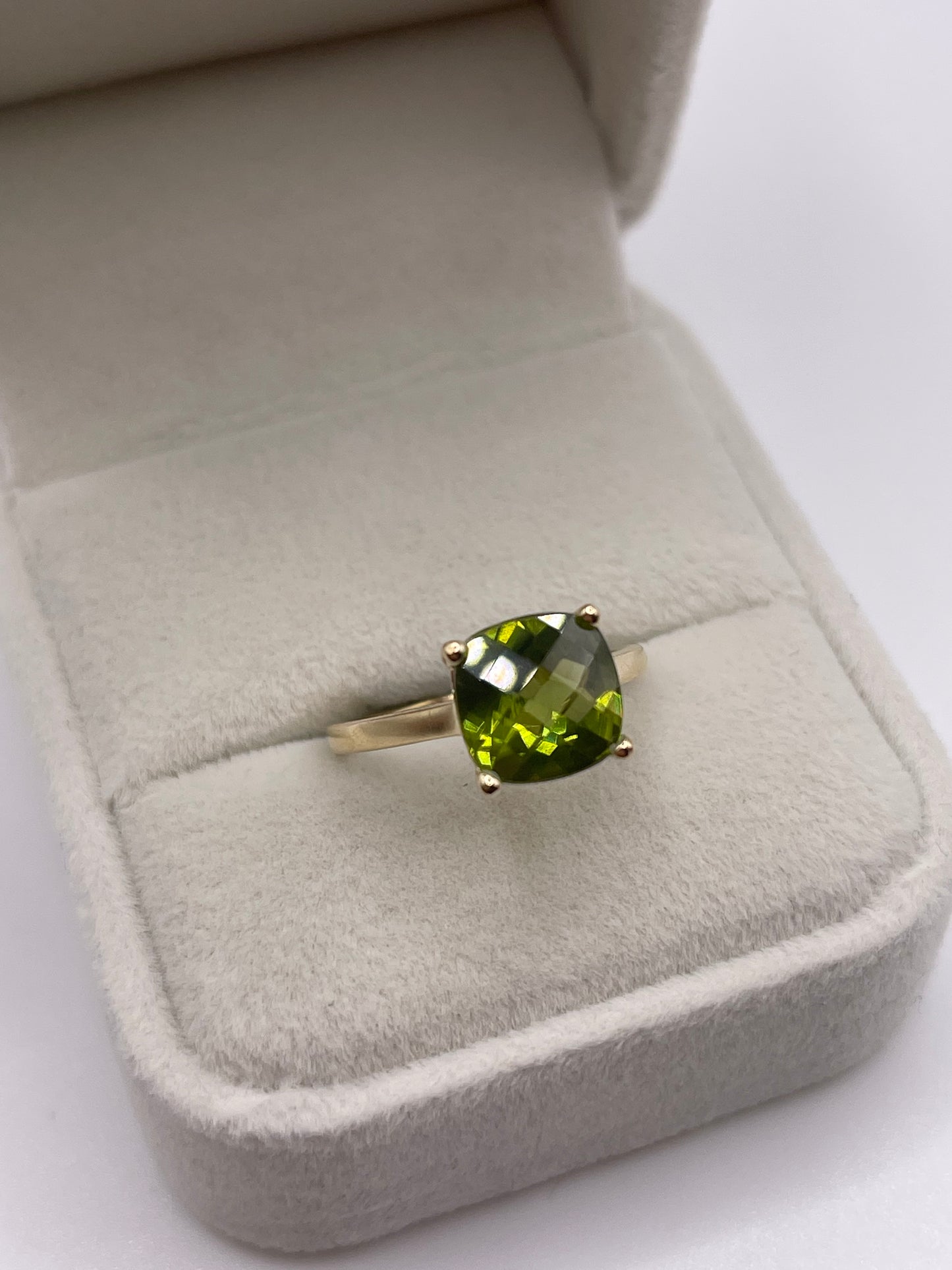 9ct gold quartz ring