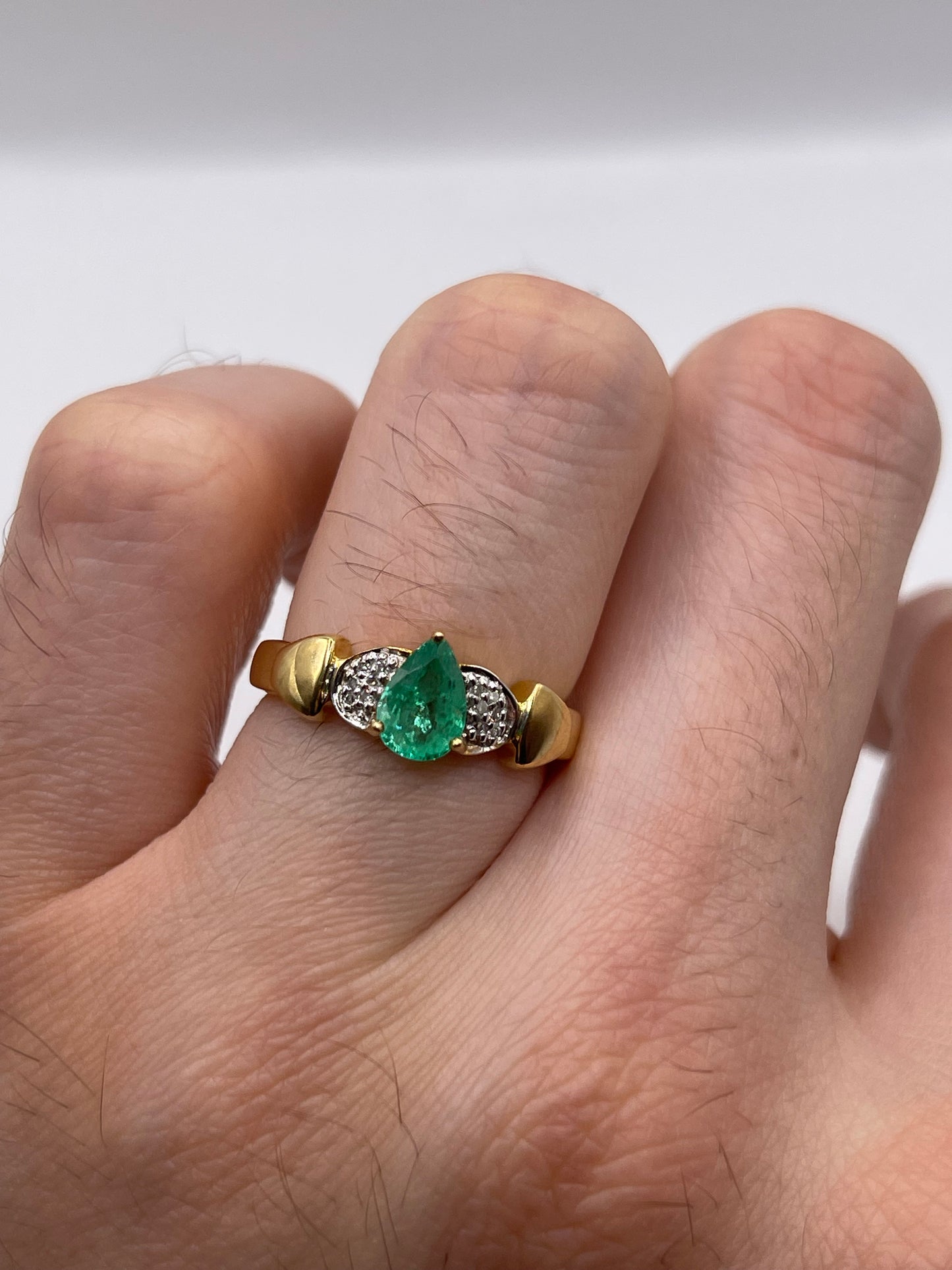 18ct gold emerald and diamond ring