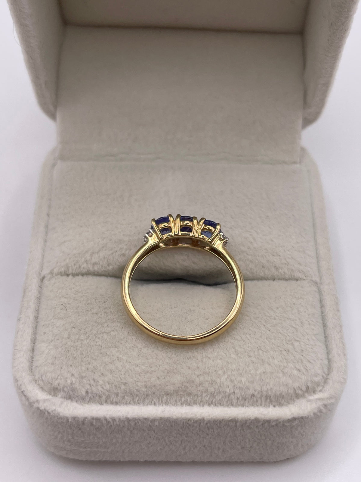 9ct gold tanzanite and diamond ring