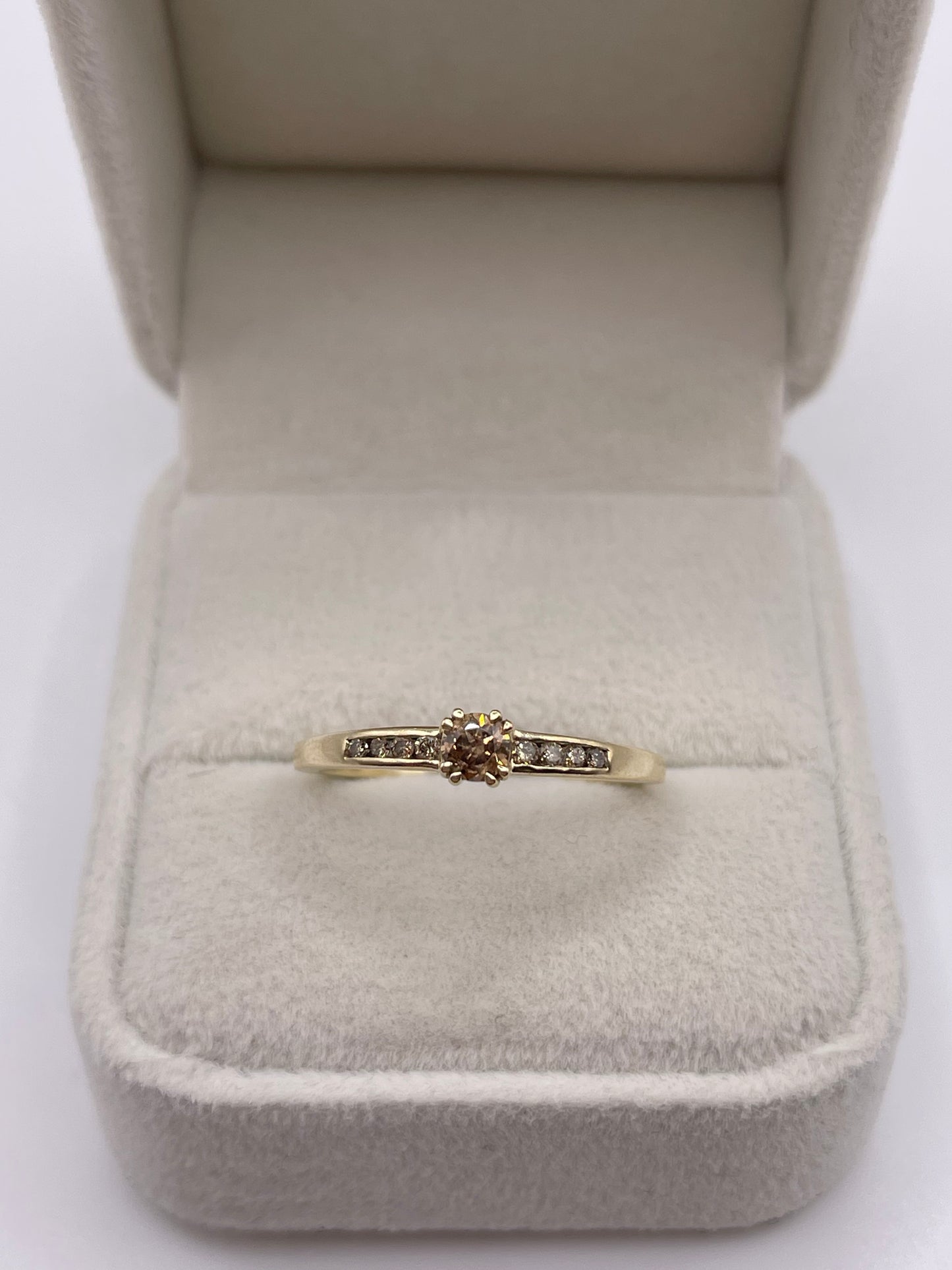 9ct gold diamond ring