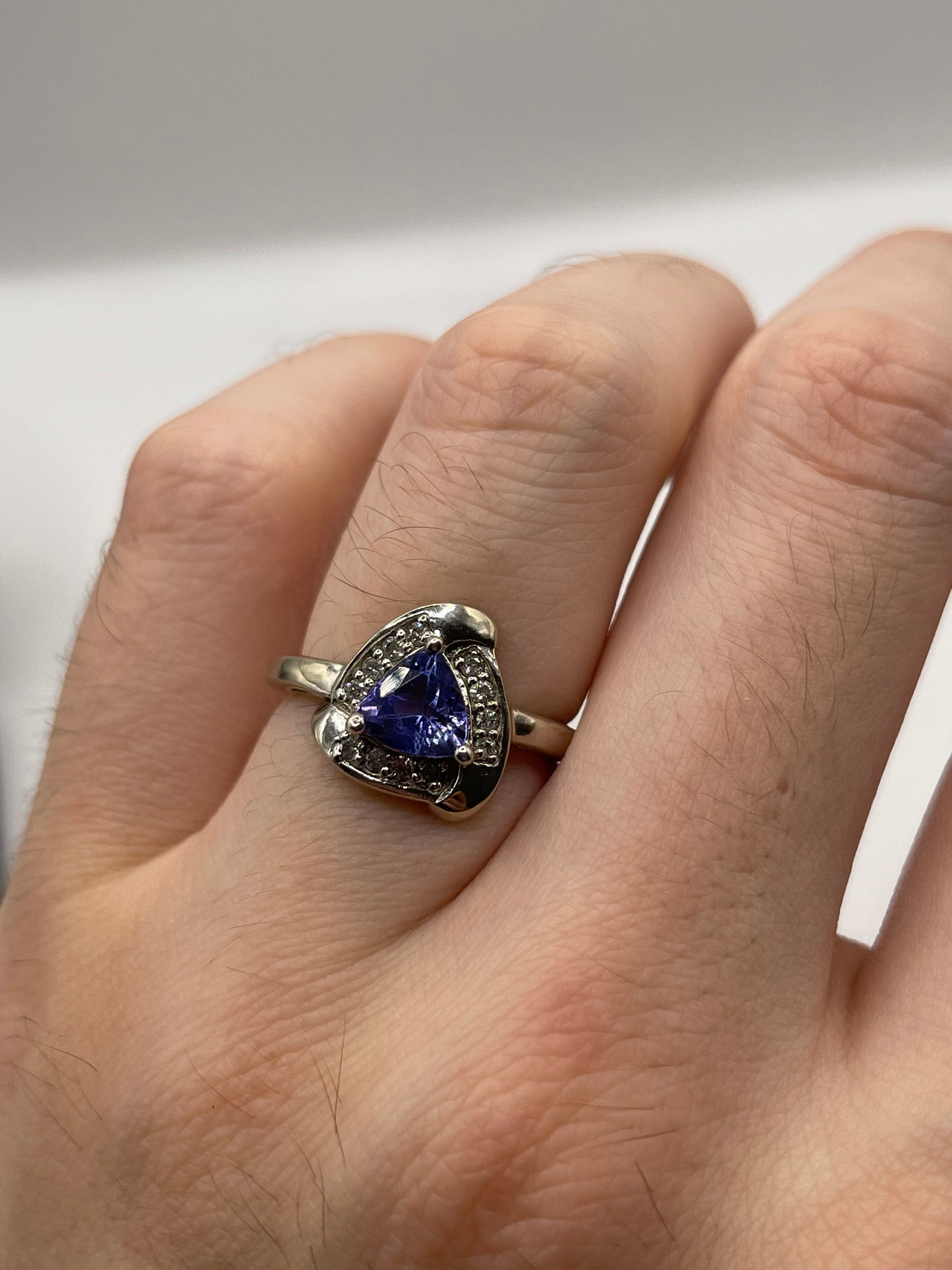 14ct white gold tanzanite and diamond ring