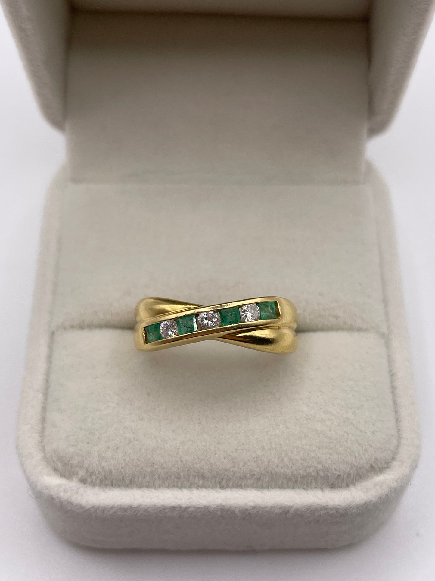 18ct gold and emerald and diamond ring