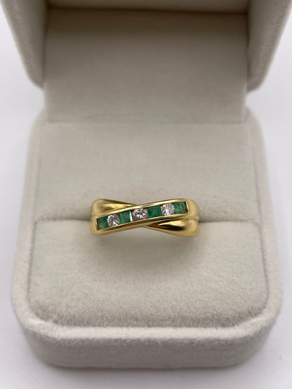 18ct gold and emerald and diamond ring