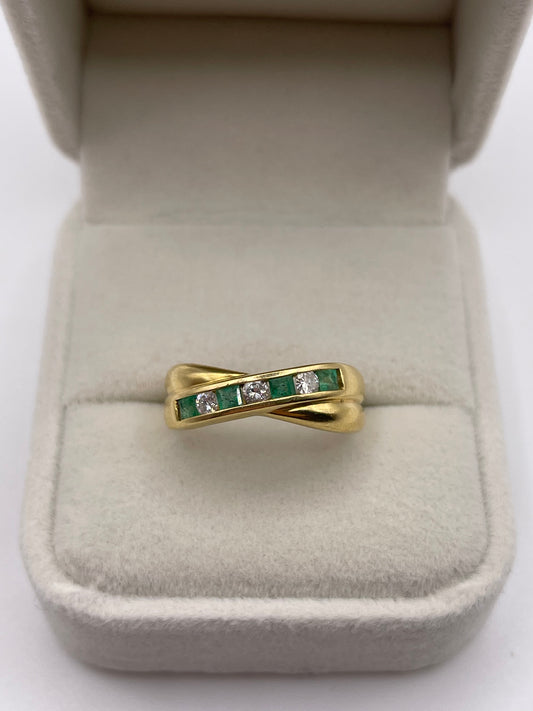 18ct gold and emerald and diamond ring