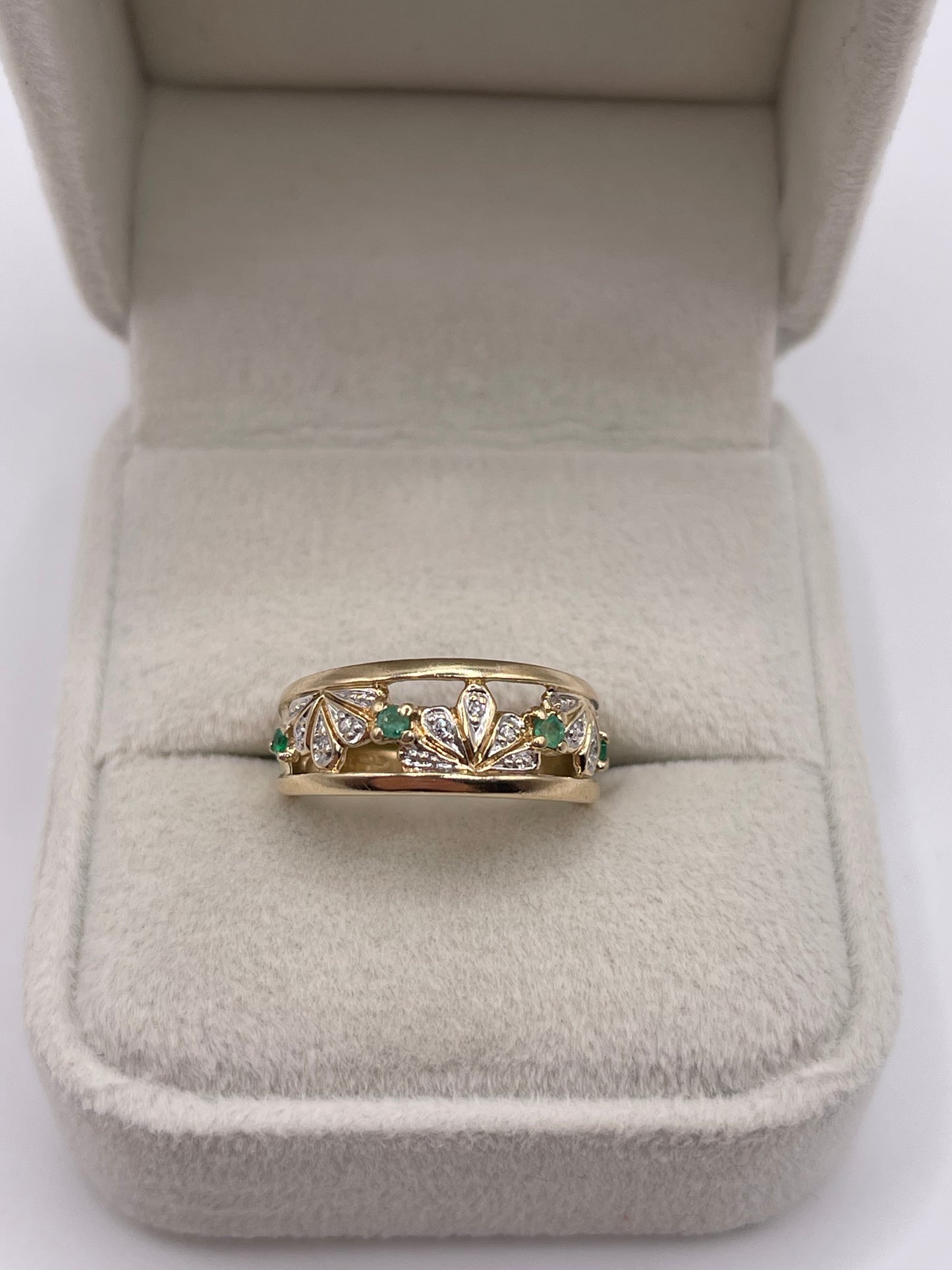 9ct gold emerald and diamond ring