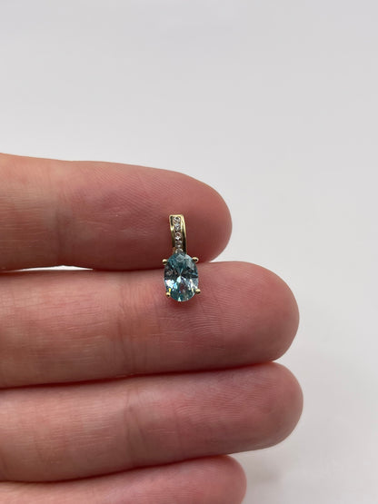 9ct gold zircon pendant