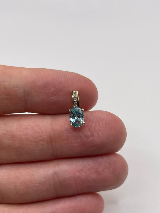 9ct gold zircon pendant