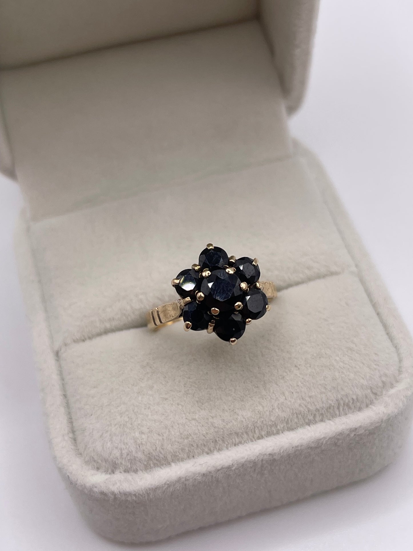 9ct gold sapphire cluster ring